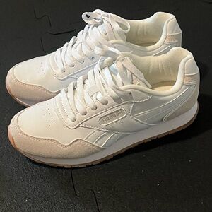 Women’s white REEBOKS worn once. Great neutral shoe.